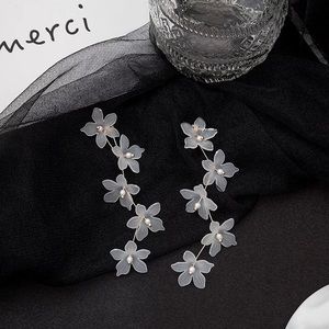 Flower dangle clear earrings for women